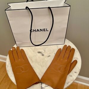 CHANEL Caramel Leather gloves
